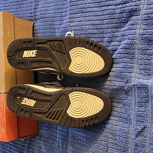 NIKE AIRS HIGH TOPS - Picture 5 of 9